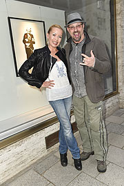 Michel Guillaume und Frau Georgia  / Vernissage "Bambi - the Queen of Urban Art" in der Galerie Kronsbein in Muenchen am 12.04.2018 / Foto: BrauerPhotos / S.Brauer fuer Galerie Kronsbein